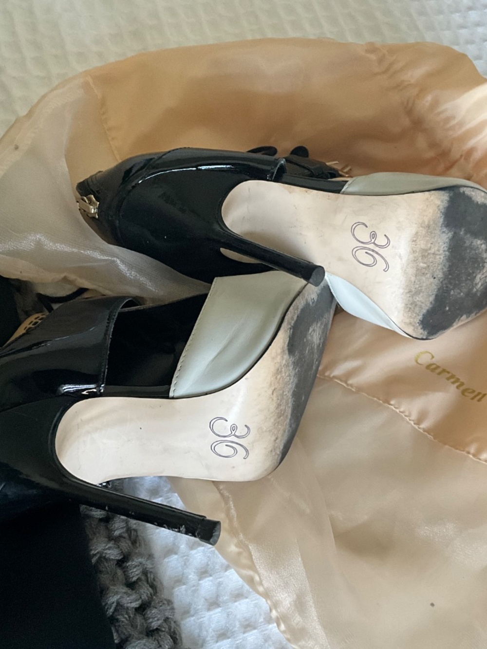 Carmen Steffens Vintage-Inspired Heels - Picture 7 of 9